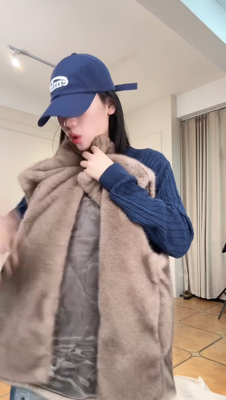 1*设计师品牌新款毛毛马甲