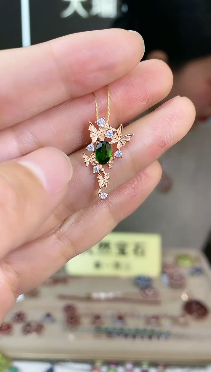 【闪购商品】透辉石颈饰银S925镶嵌颈饰