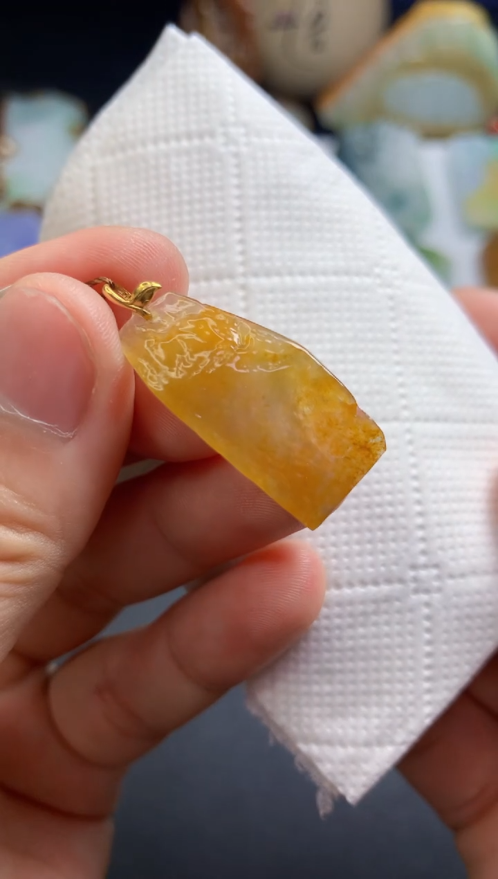 颈饰未镶嵌翡翠  