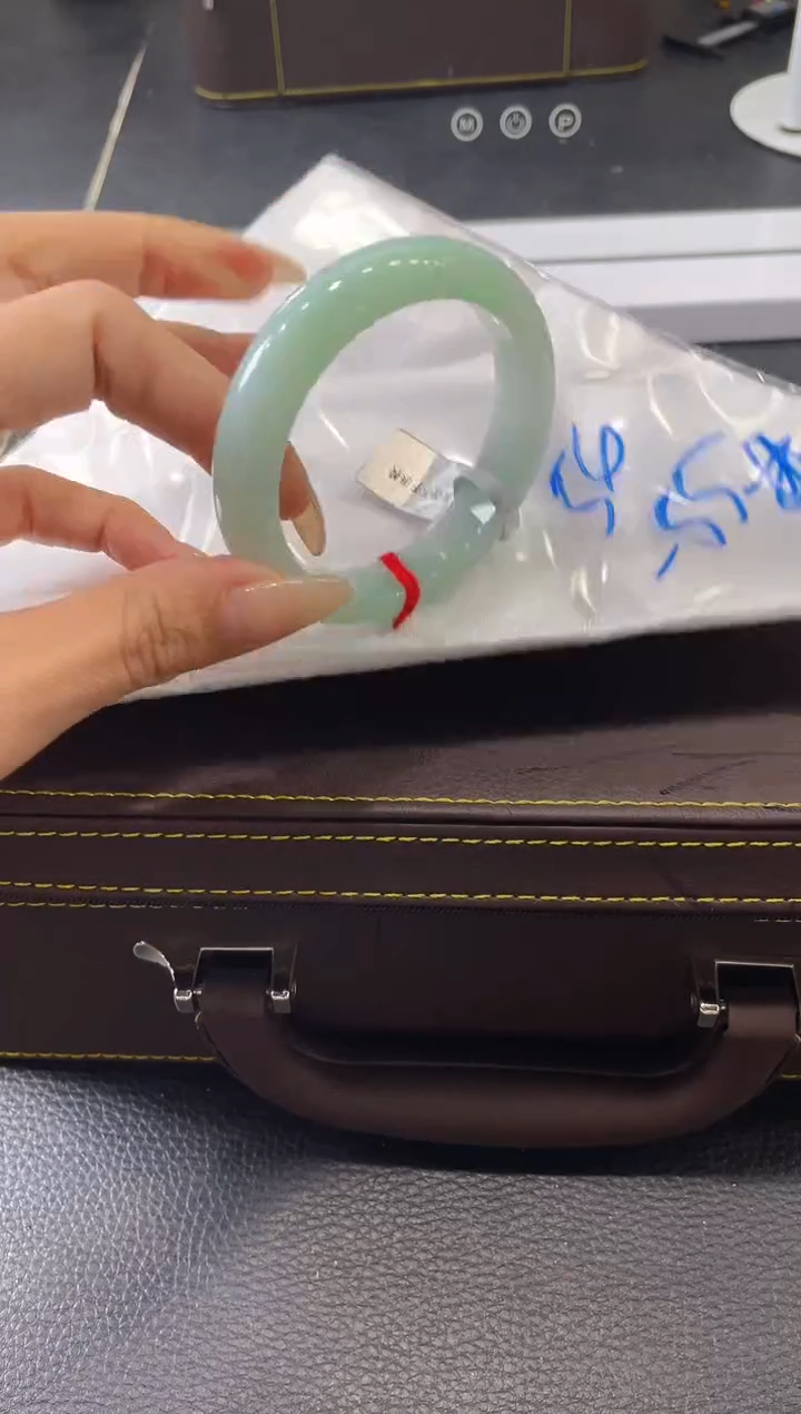 【闪购商品】翡翠手镯未镶嵌手镯