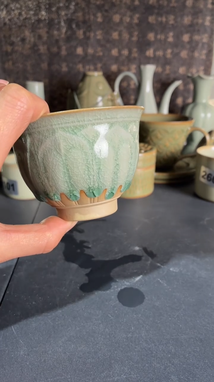 耀州窑仰山清****4百级碎莲瓣杯