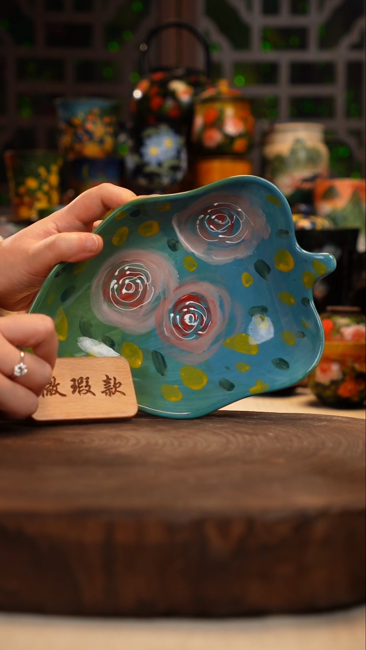 油画   釉下彩   盘微瑕