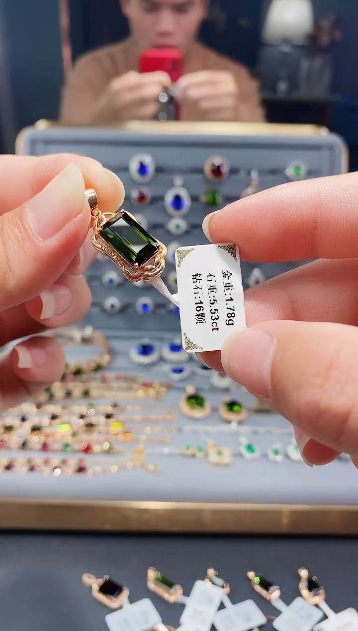 【闪购商品】碧玺颈饰18K金镶嵌5.53.