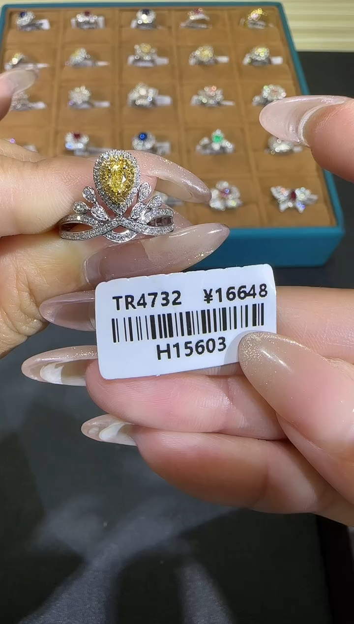 【闪购商品】钻石/18K金镶嵌黄戒指15603