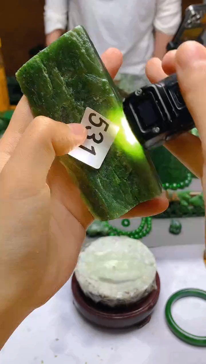 和田玉（碧玉）未镶嵌珠宝半成品531