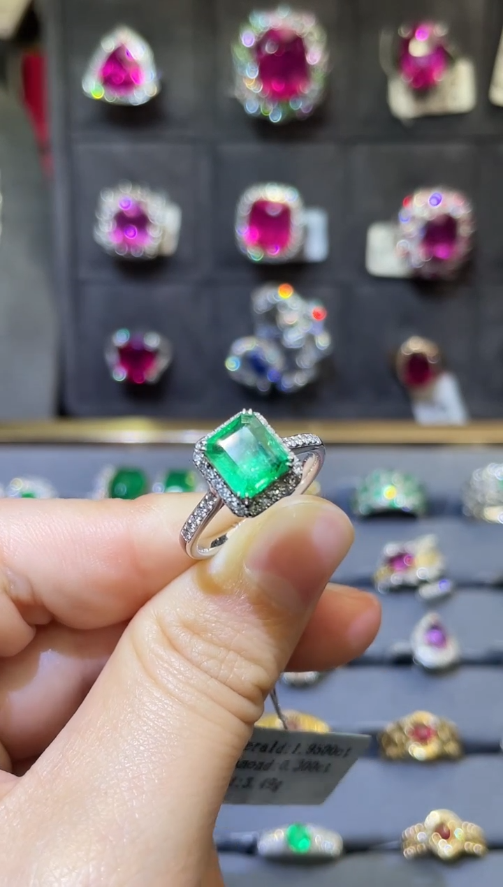 【闪购商品】祖母绿戒指18K金镶嵌1.95ct