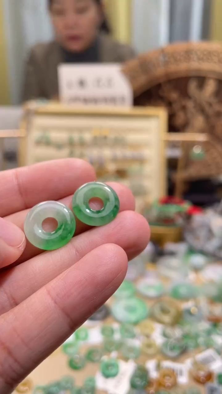 颈饰未镶嵌翡翠甜甜圈一对