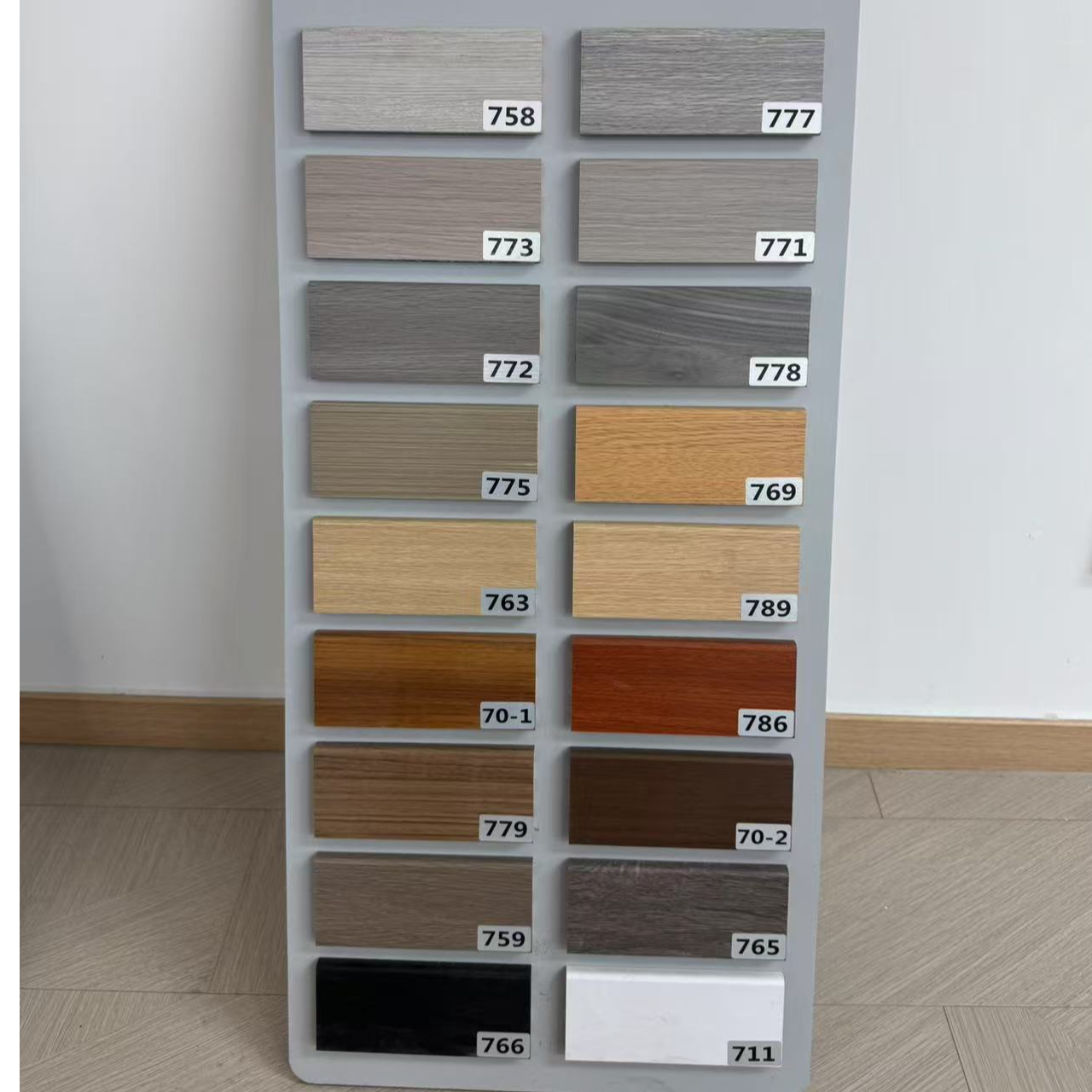 实木踢脚线，质地坚硬耐用 7公分高