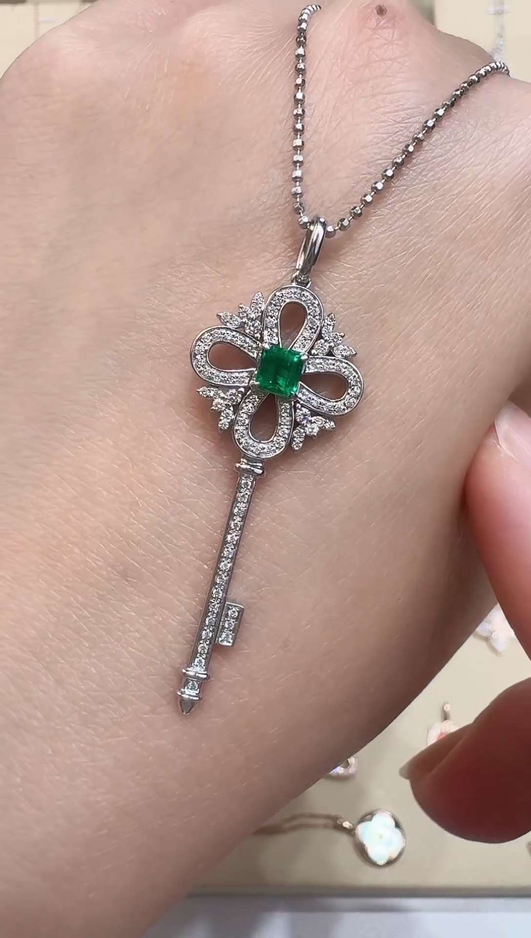 【闪购商品】祖母绿吊坠(不含链)18K金镶嵌18K金祖母绿钥匙吊坠