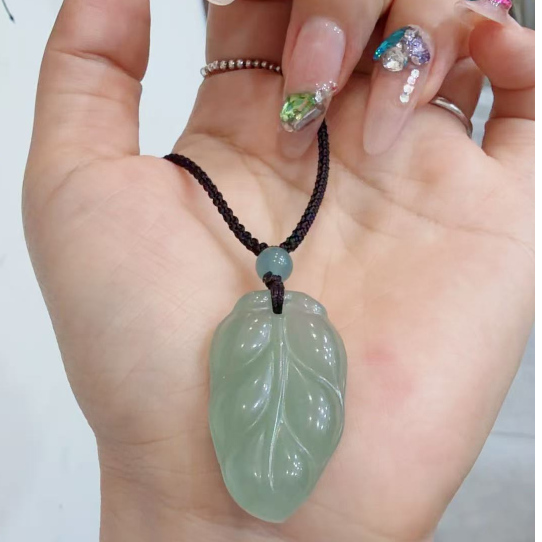 纯天然东陵玉金枝玉叶女款吊坠