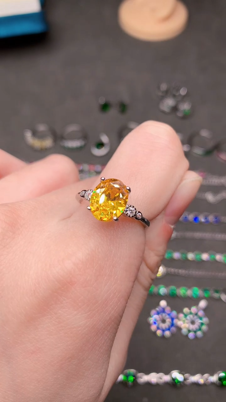 【闪购商品】彩色蓝宝石戒指银S925镶嵌......