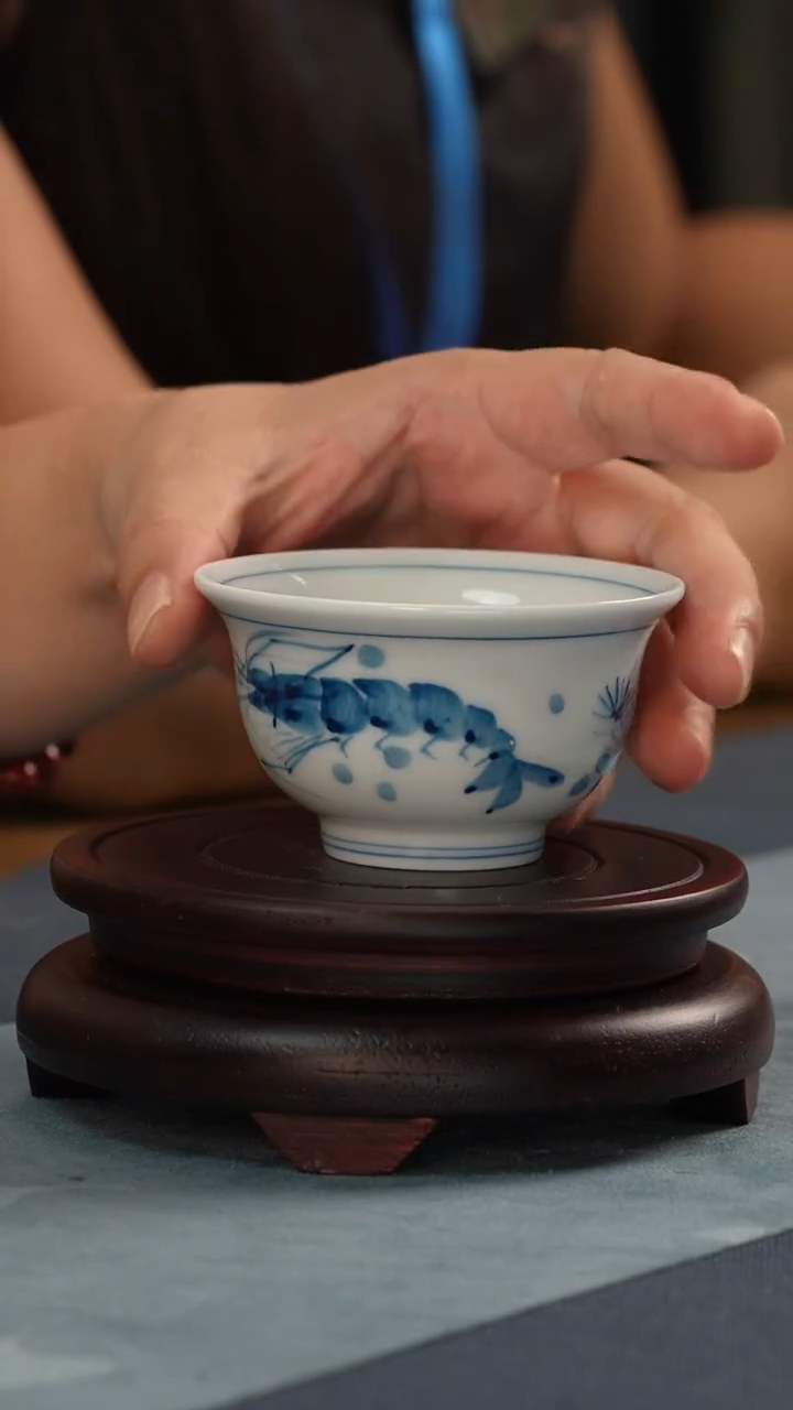 杯子景德镇手工手绘釉下青花虾趣压手杯