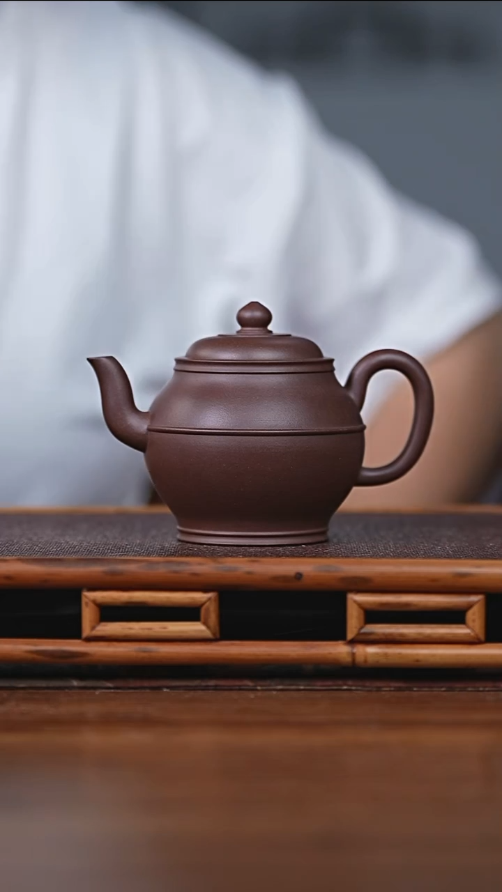 茶壶紫砂黑心土紫泥 华灯 190cc