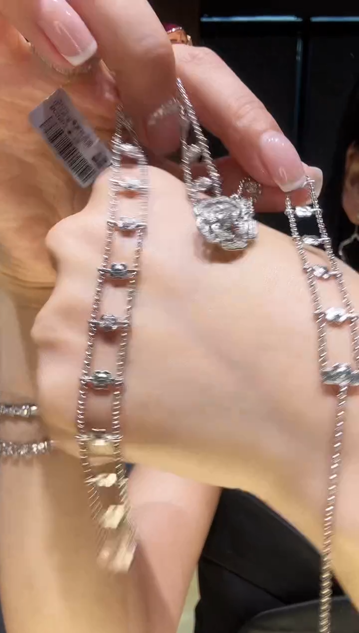 【闪购商品】钻石项链18K金镶嵌山茶花【可拆卸花朵】