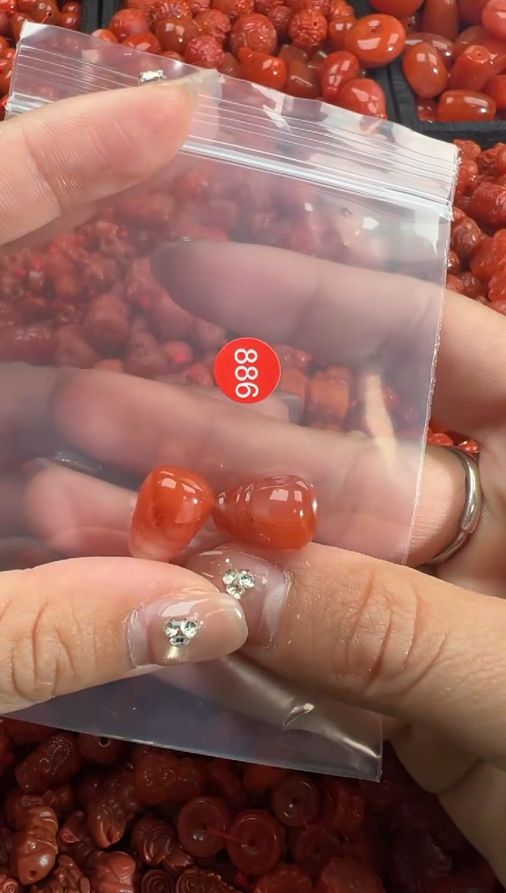 南红玛瑙未镶嵌颈饰1