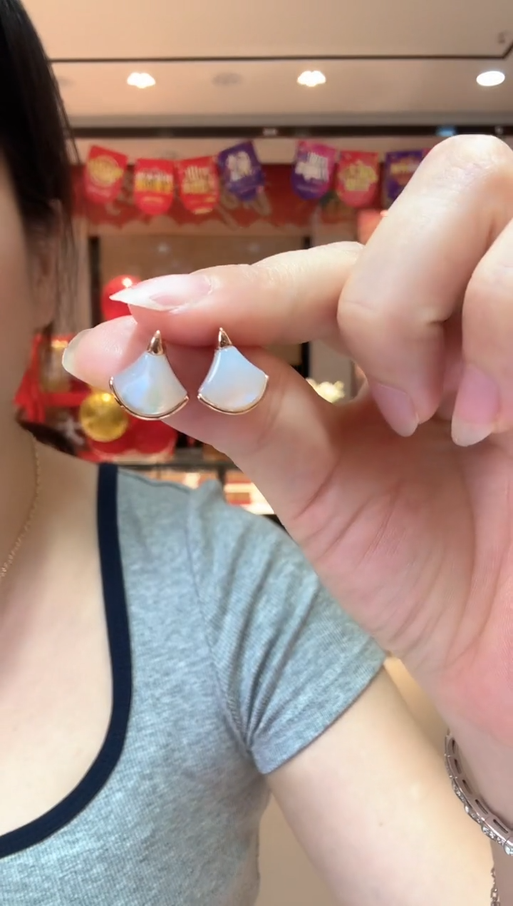 项链贝壳（贝母）18K金镶嵌裙子