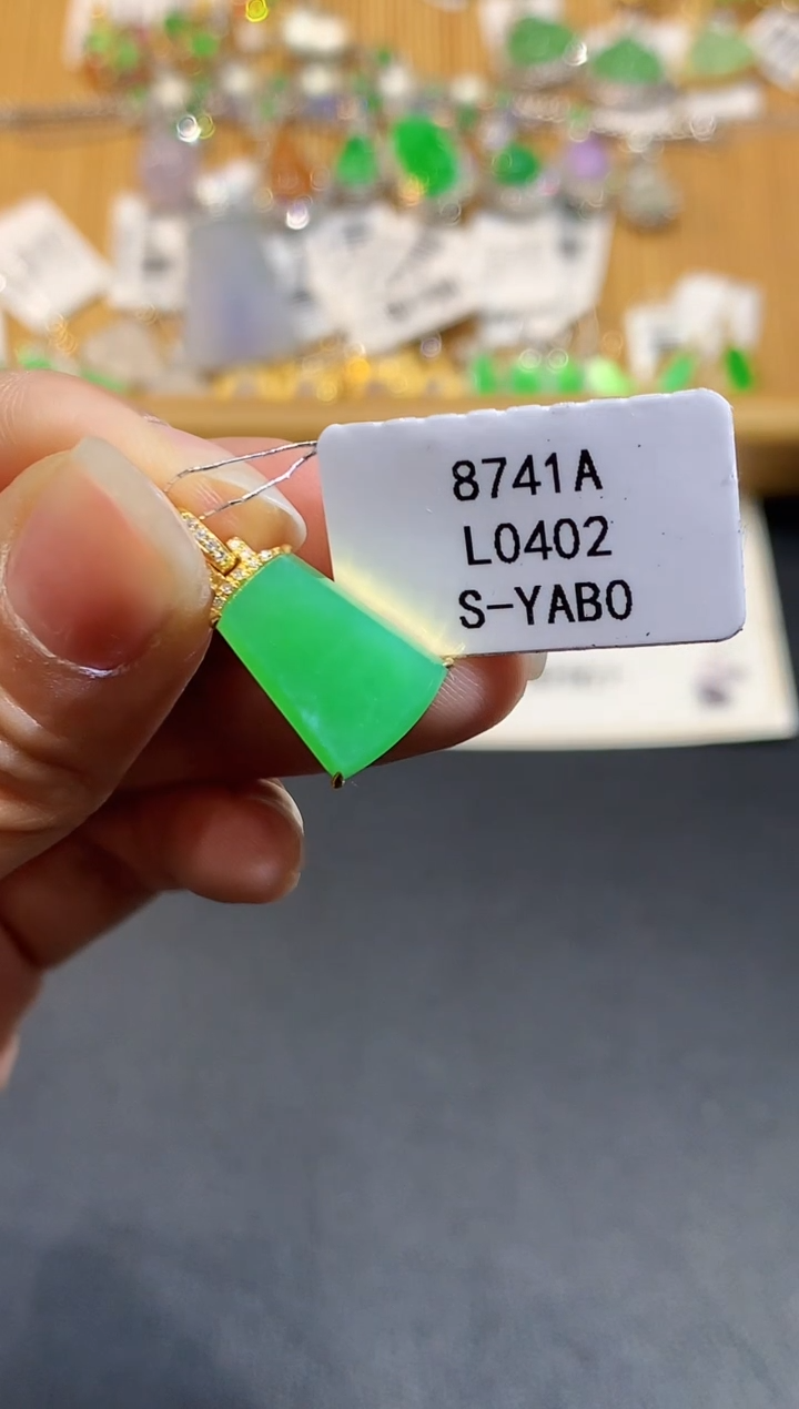 【闪购商品】翡翠吊坠(不含链)18K金镶嵌L0402