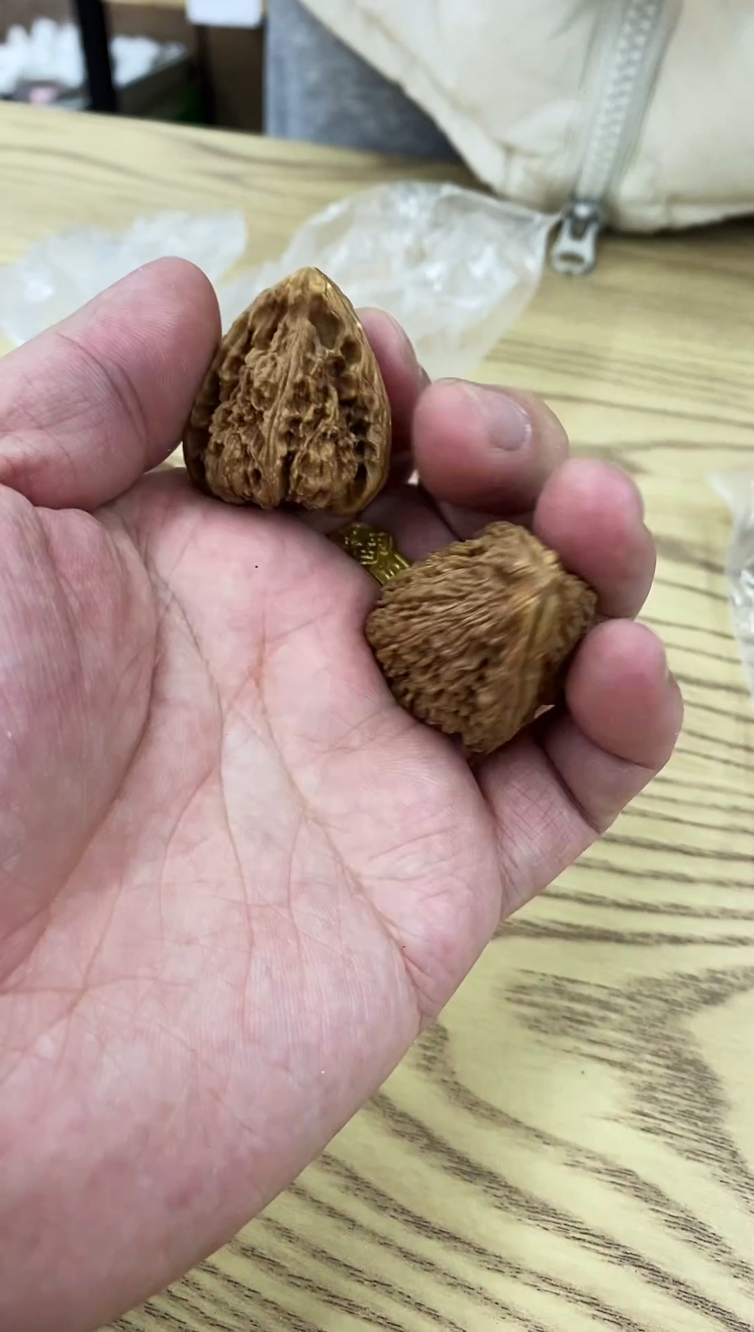 把件核桃三角变异南疆黄金尺寸