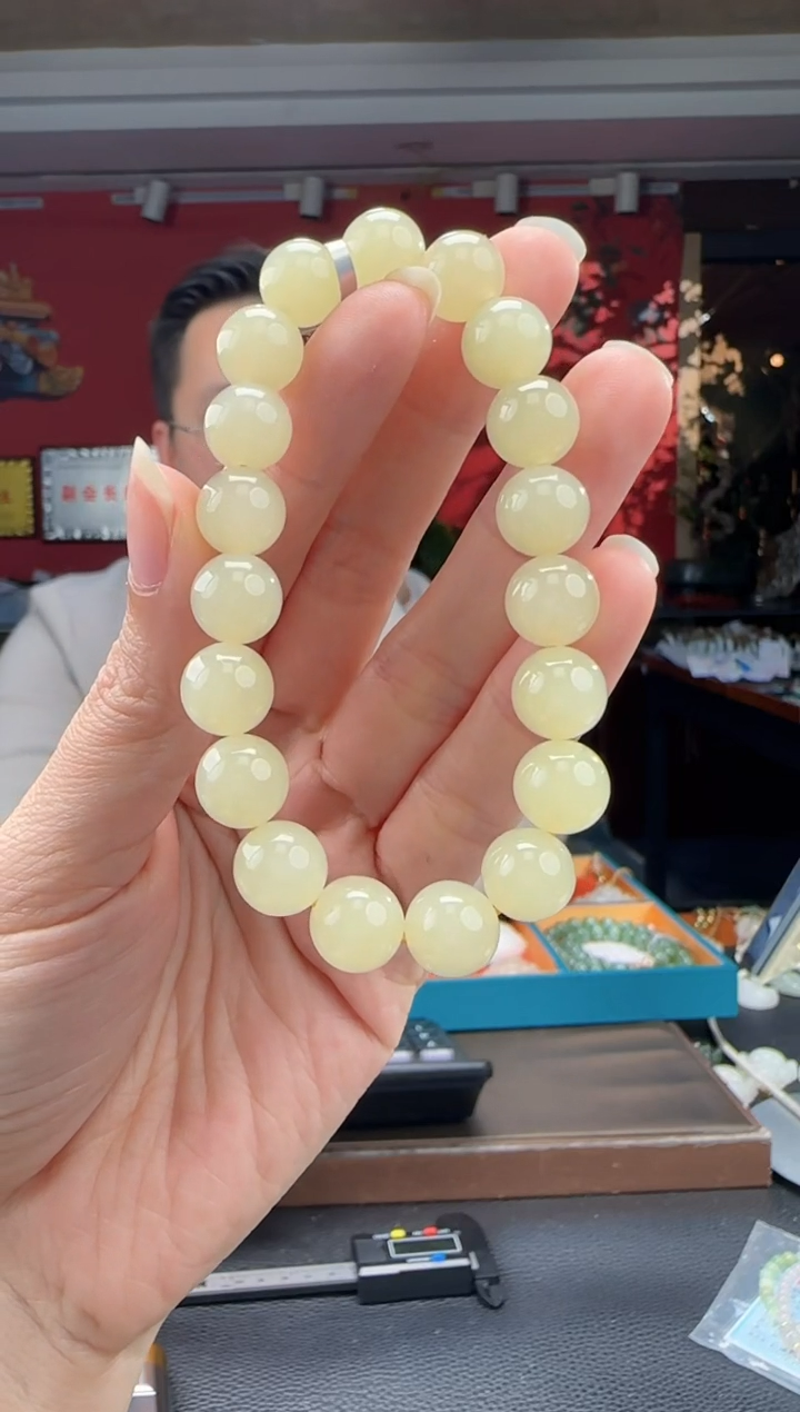 未镶嵌手链和田玉黄口猫单圈手串