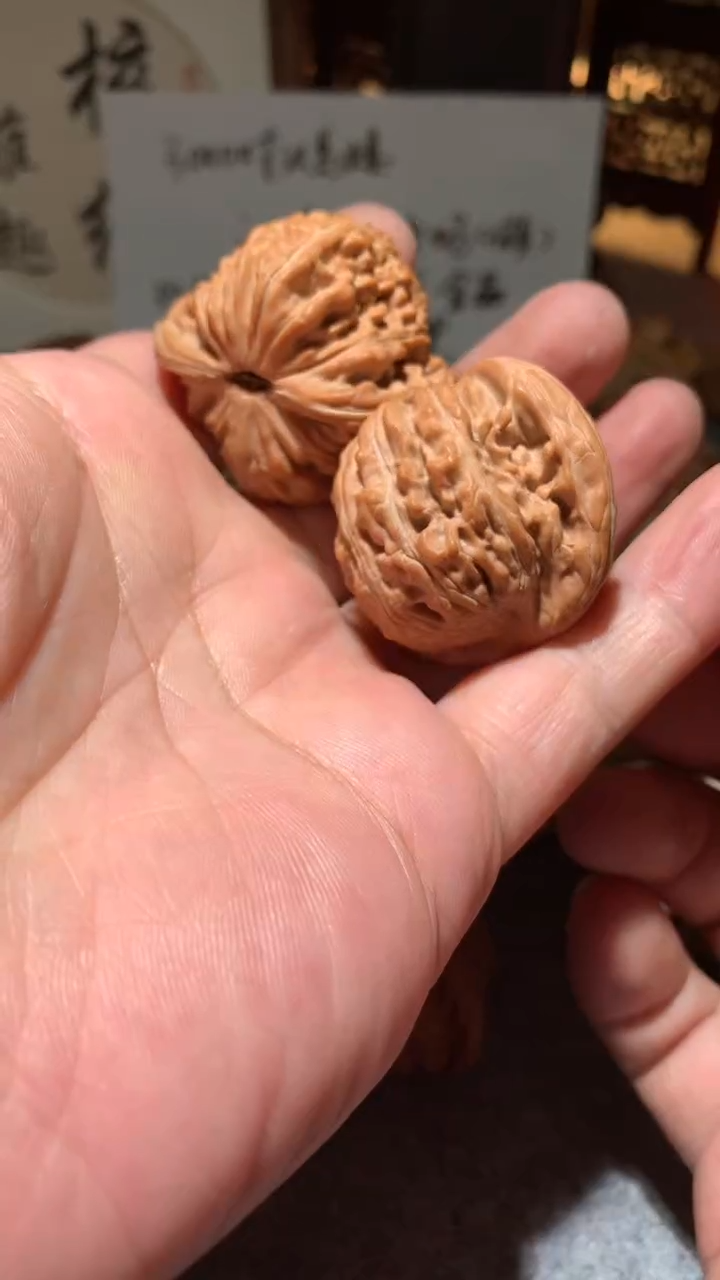 文玩核桃把件【核缘雅趣】42左右汉高楼，同尺寸随机发