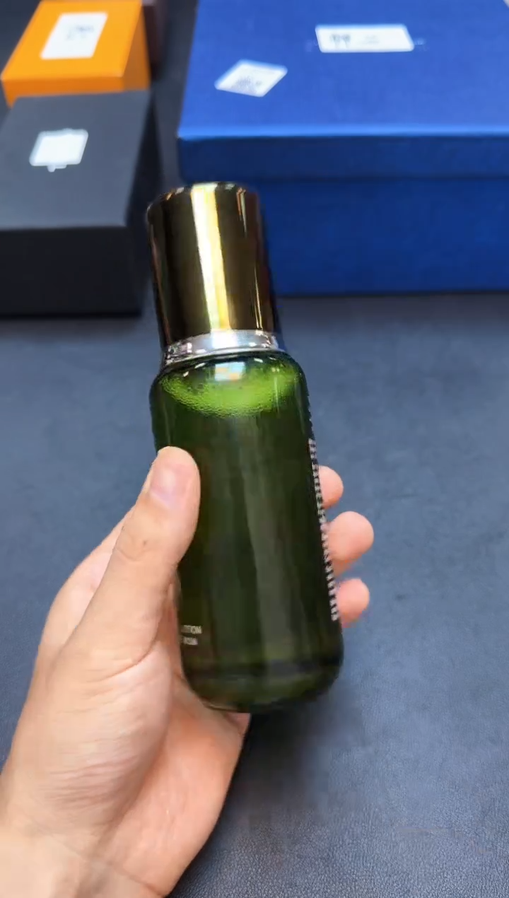 瓷片全新正品一件不留@@WE688