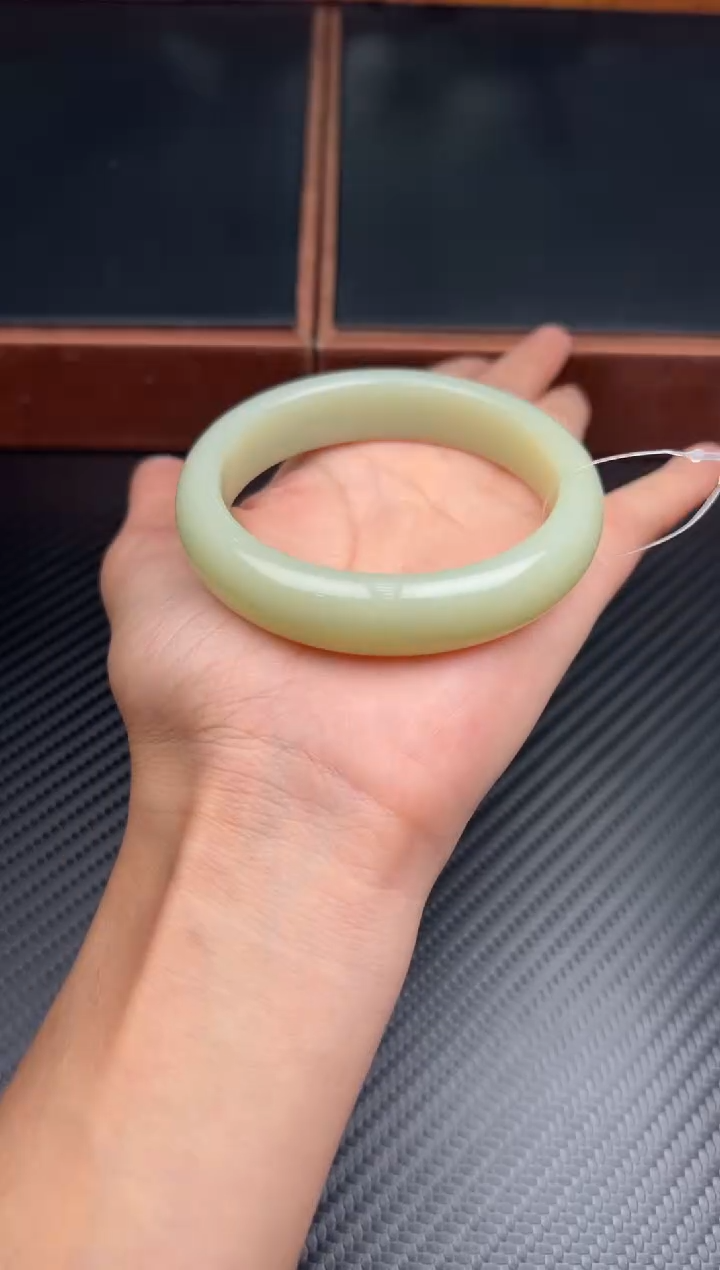未镶嵌手镯和田玉且末微色差迪克兰二细58mM