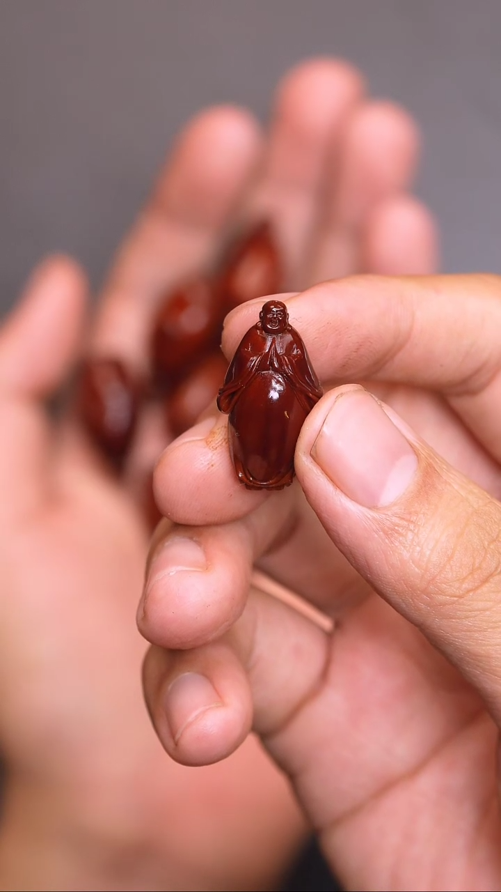 【闪购商品】橄榄核吊坠站立弥勒回血43号