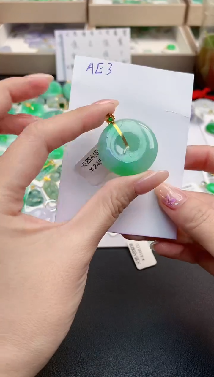 颈饰18K金镶嵌翡翠天然缅甸A货翡翠