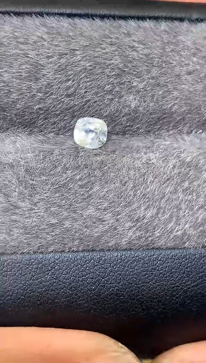 裸石蓝宝石枕型 白蓝宝 0.83ct