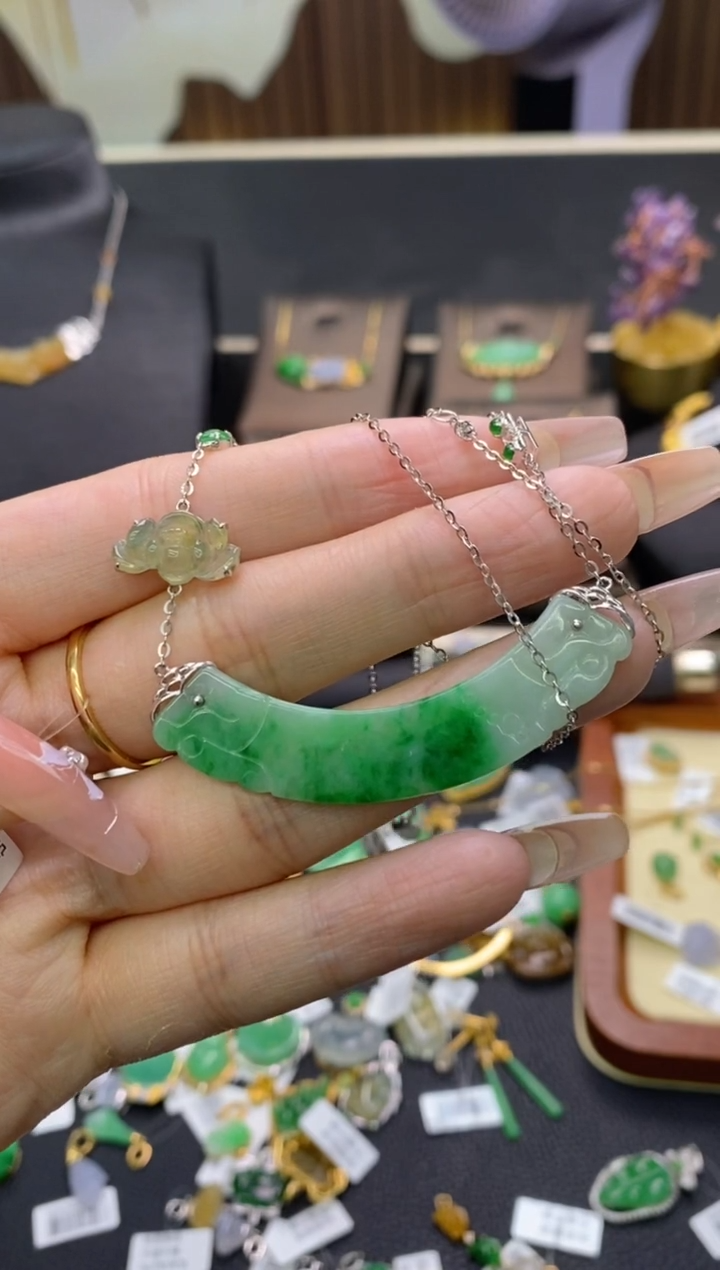 【闪购商品】翡翠颈饰18K金镶嵌净货18406