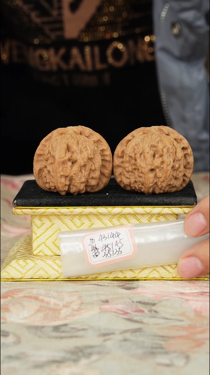 【闪购商品】文玩核桃把件白狮子