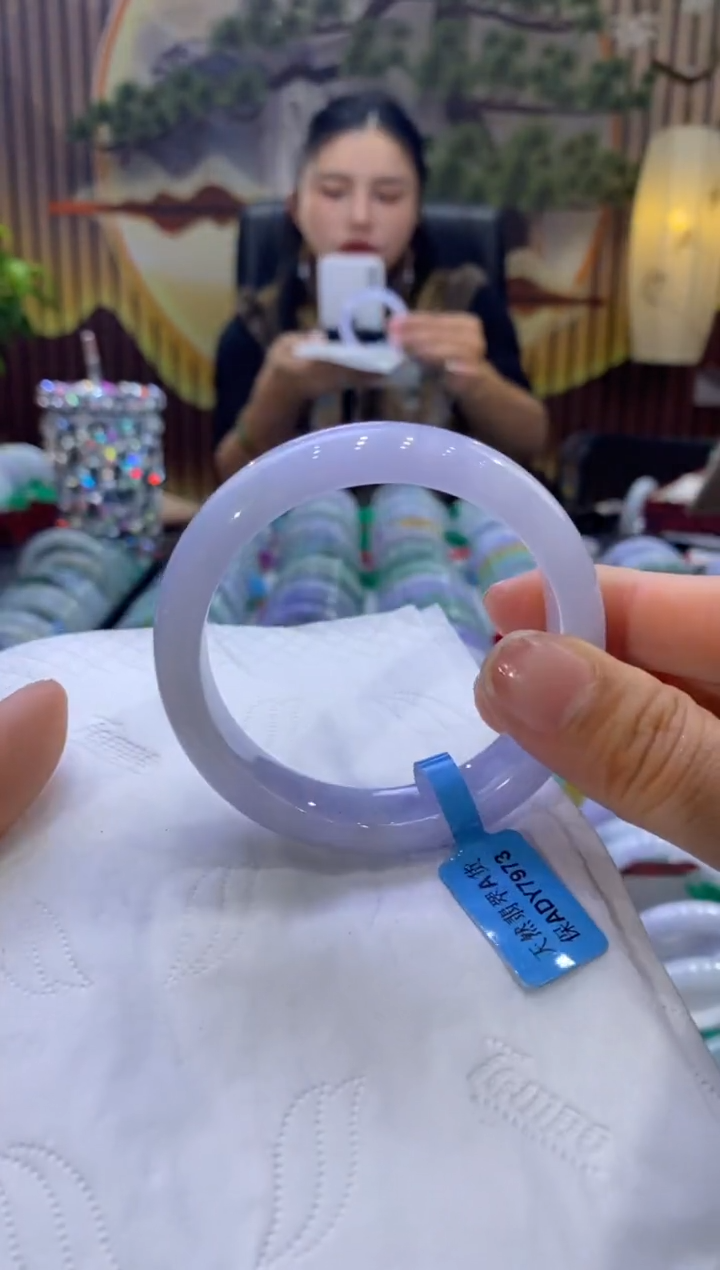 【闪购商品】翡翠手镯未镶嵌多人05348