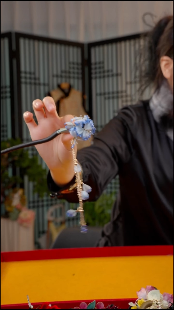 刺绣非遗绒花苏绣饰品