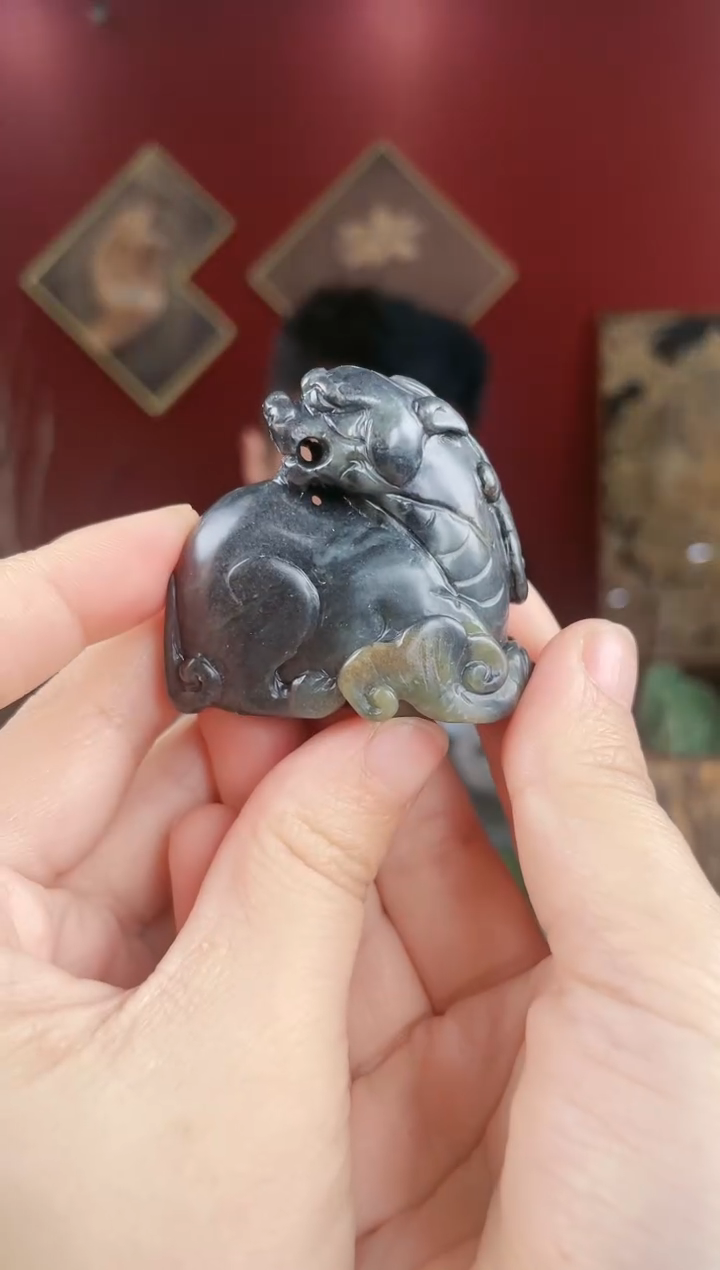 【闪购商品】和田玉把件未镶嵌青花回头貔貅貔貅