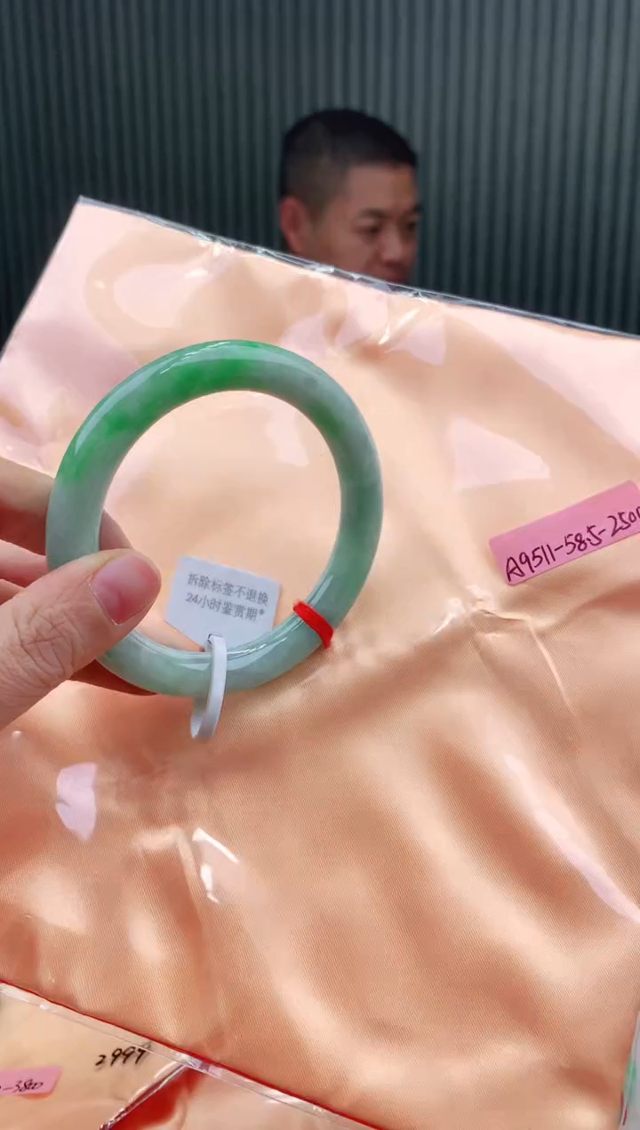 未镶嵌手镯翡翠58+