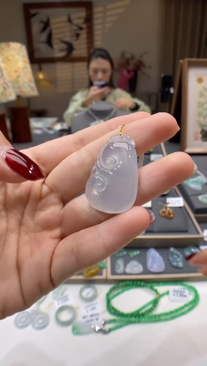 【闪购商品】翡翠颈饰未镶嵌如意