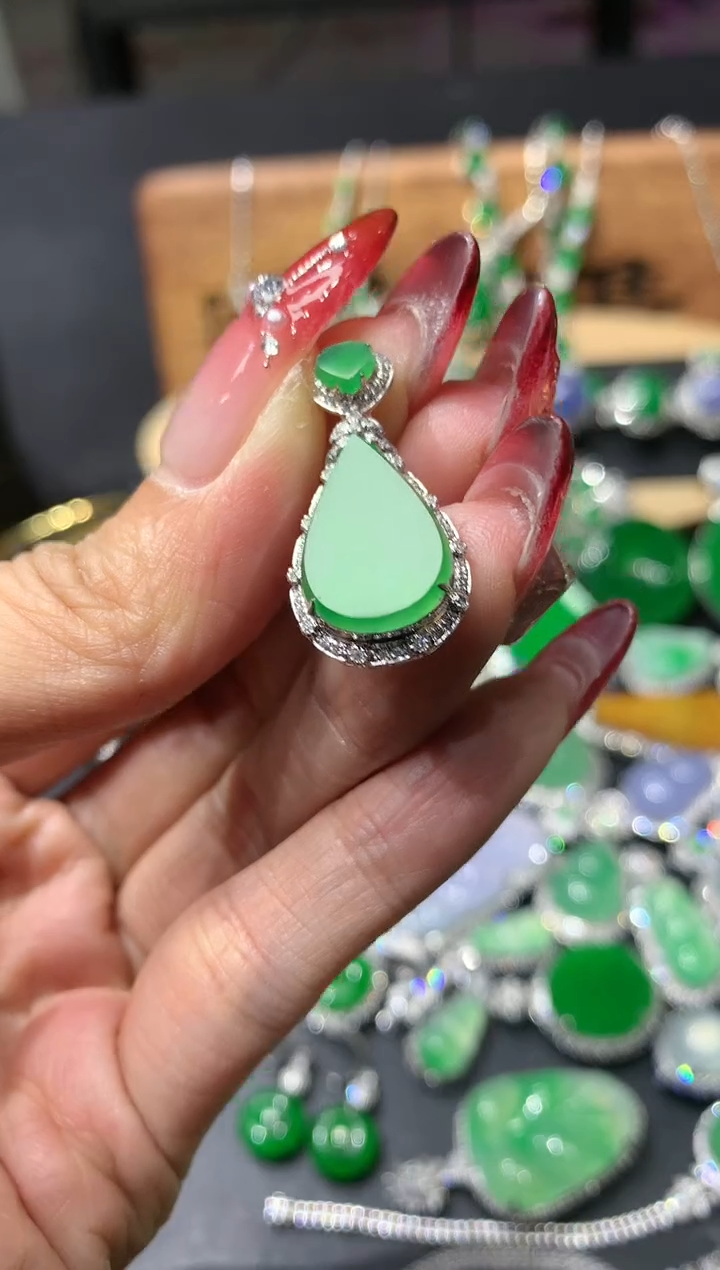 【闪购商品】定制翡翠18K金镶嵌团购