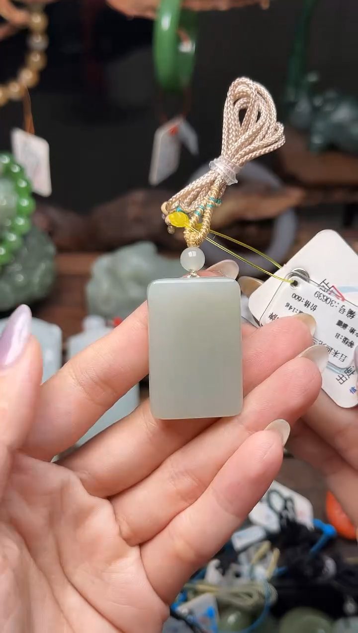 和田玉未镶嵌吊坠(不含链)且末迪克兰 无事牌30639