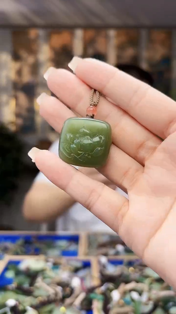 和田玉未镶嵌挂件拍一发一