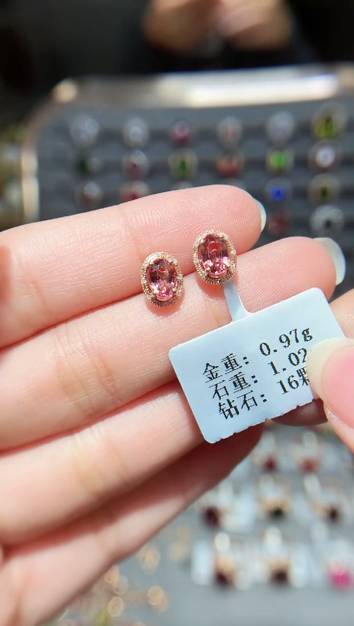 18K金镶嵌耳饰碧玺1.02配钻
