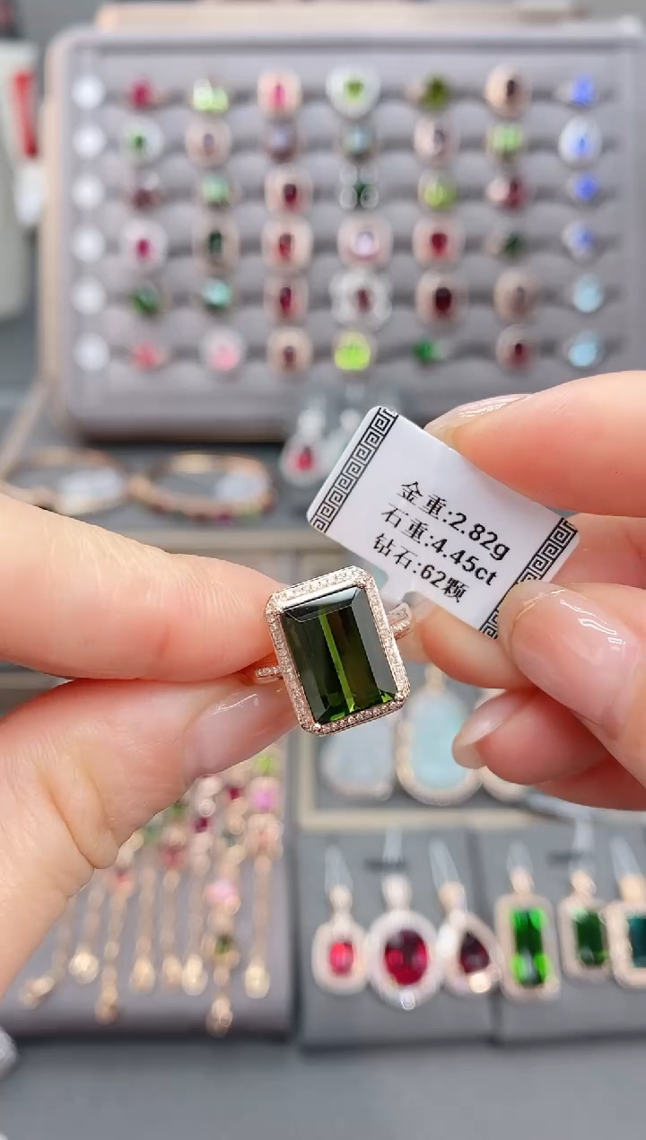 18K金镶嵌戒指碧玺4.45     