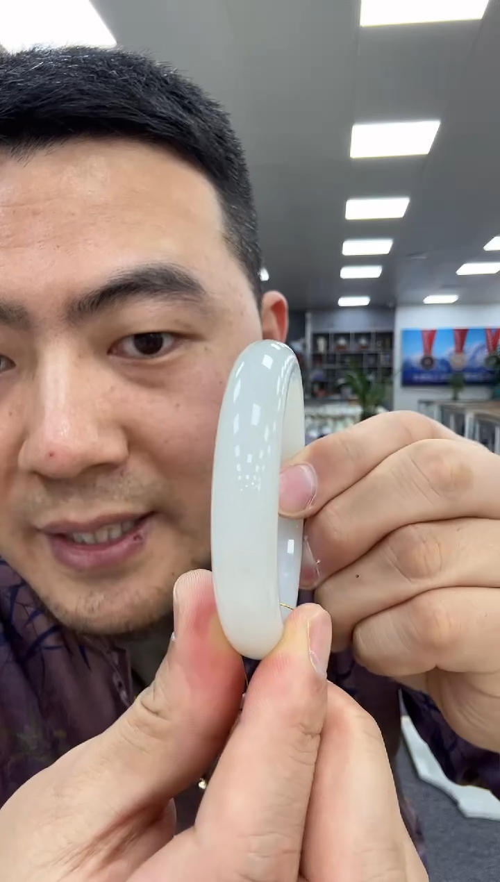 【闪购商品】和田玉手镯未镶嵌55-56  040