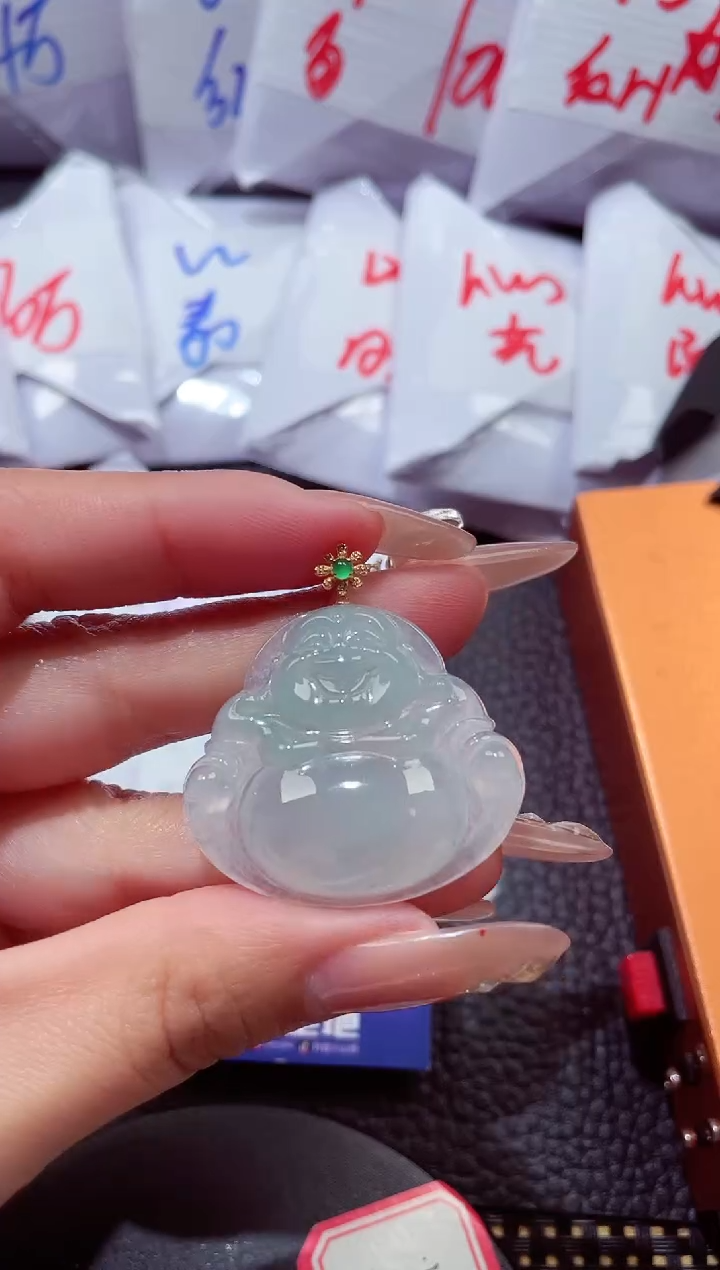 颈饰18K金镶嵌翡翠20260104