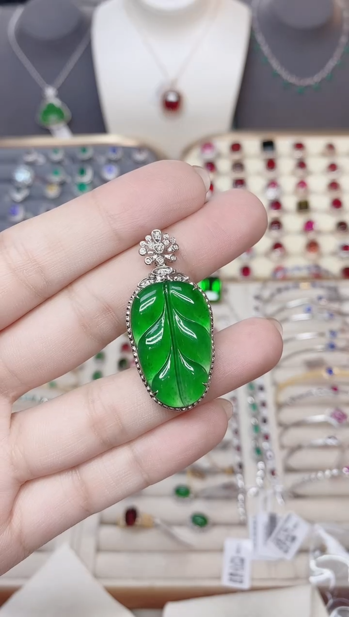 吊坠(不含链)18K金镶嵌翡翠天****灵.