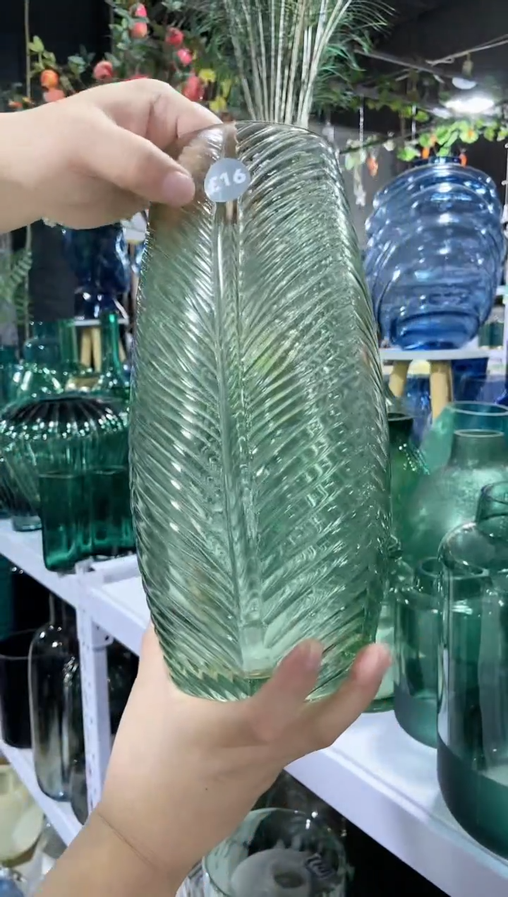 绿色叶子花瓶.........