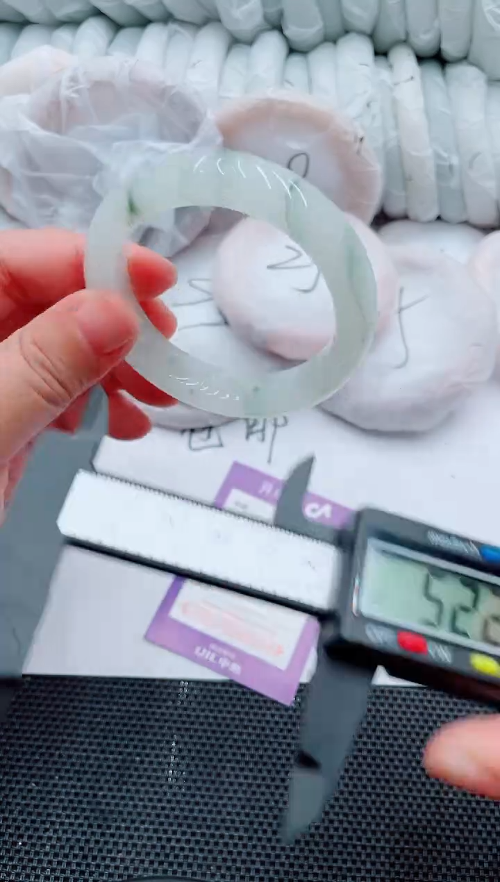 石英质玉手镯未镶嵌F83-51-52