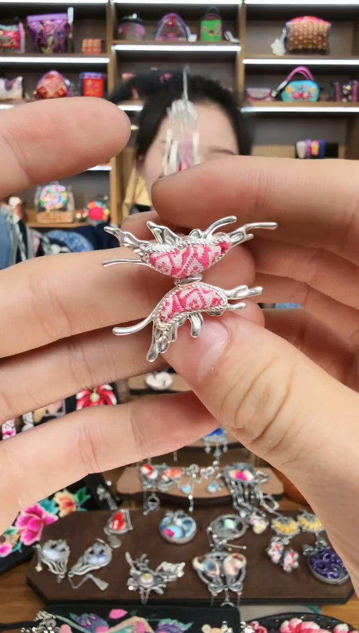 【闪购商品】织绣227蒙阿苏苗绣传承