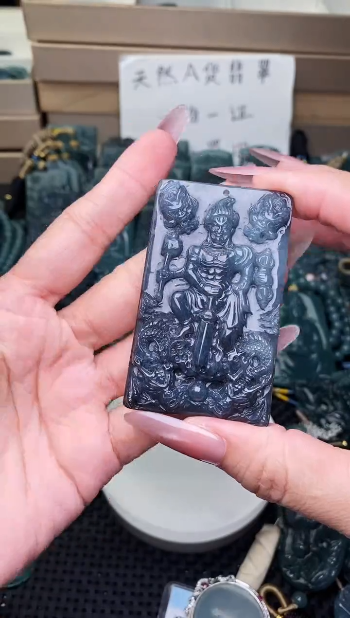 颈饰未镶嵌翡翠 