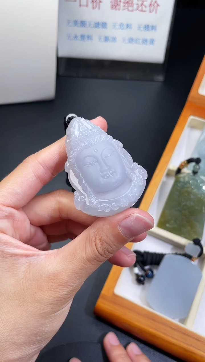 颈饰未镶嵌翡翠观音首