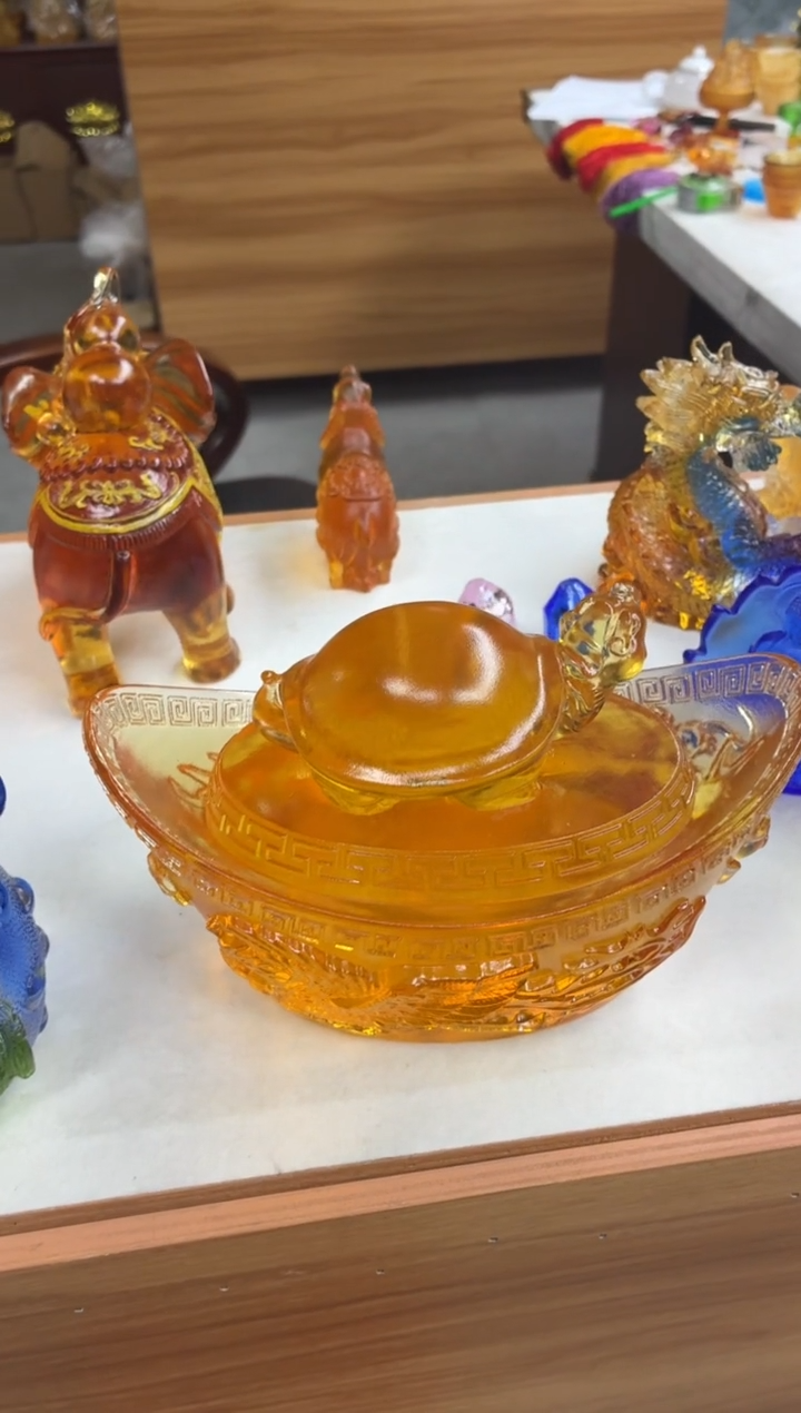手工艺品琉璃琥珀色财富归来办公摆件16*12公分